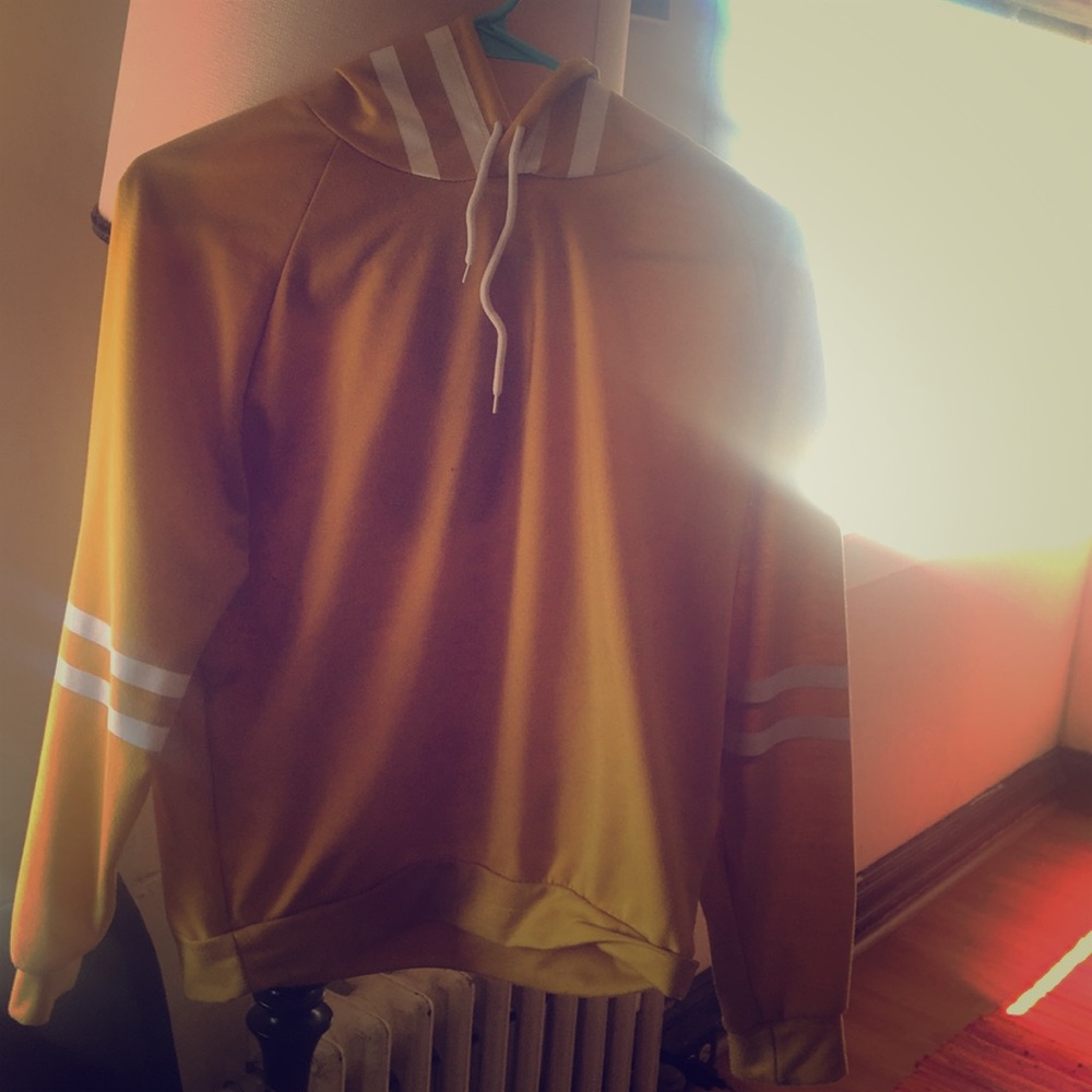 Comfy yellow hoodie ☀️